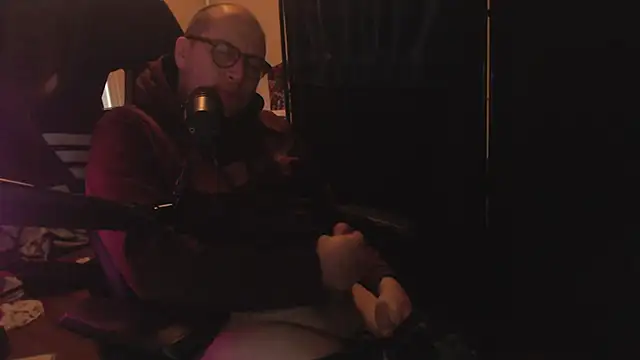 Snapshot of chicostick413 chatting on 11.26.25 chicostick413 online show from 11.26.25