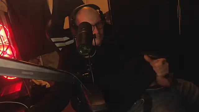 Snapshot of chicostick413 chatting on 11.29.25 chicostick413 online show from 11.29.25