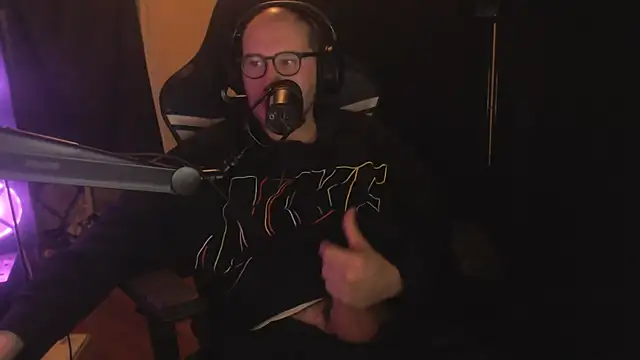 Snapshot of chicostick413 chatting on 12.01.25 chicostick413 online show from 12.01.25