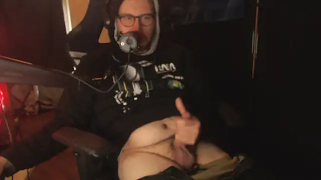 Snapshot of chicostick413 chatting on 12.04.25 chicostick413 online show from 12.04.25