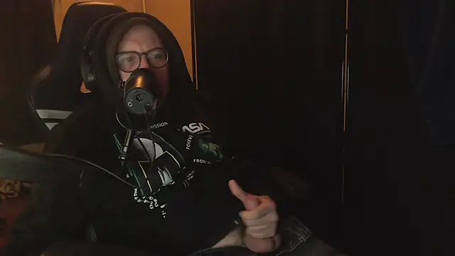 Snapshot of chicostick413 chatting on 12.16.25 chicostick413 online show from 12.16.25