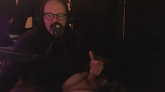 Snapshot of chicostick413 chatting on 12.18.25 chicostick413 online show from 12.18.25