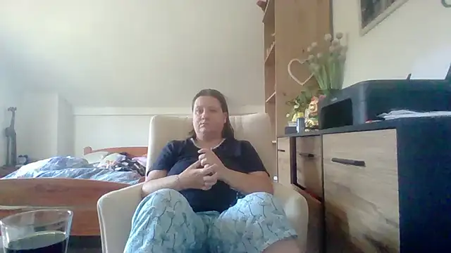 Snapshot of ReifeVenna chatting on 09.10.25 ReifeVenna online show from 09.10.25