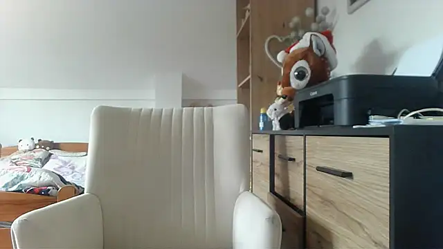 Snapshot of ReifeVenna chatting on 12.22.25 ReifeVenna online show from 12.22.25