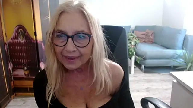 sofia xkiss online show from 10.29.25