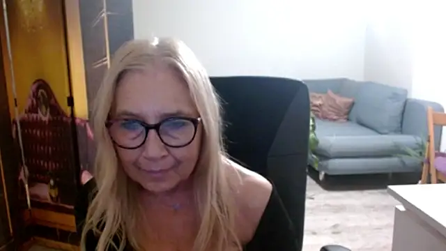 sofia xkiss online show from 11.16.25