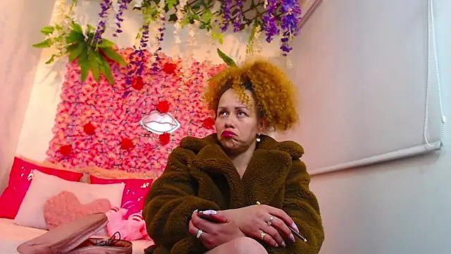 BLONDE SEXYHOT online show from 10.17.25