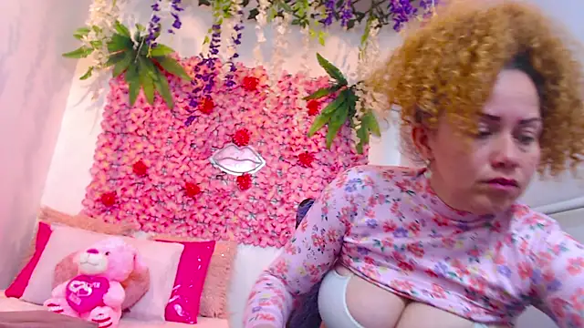 BLONDE SEXYHOT online show from 10.17.25