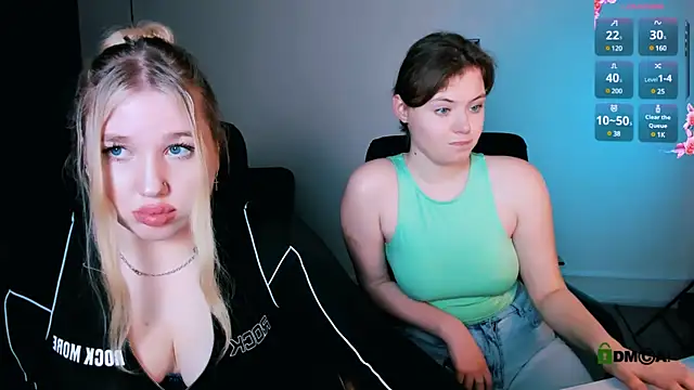 Snapshot of juli_kisss chatting on 01.11.25 juli kisss online show from 01.11.25