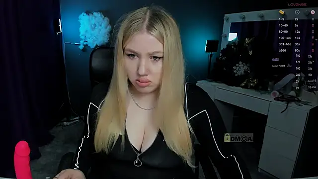 Snapshot of juli_kisss chatting on 01.14.25 juli kisss online show from 01.14.25