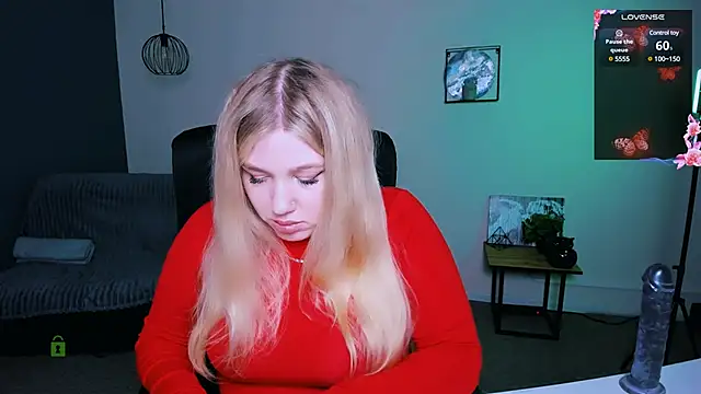 Snapshot of juli_kisss chatting on 01.21.25 juli kisss online show from 01.21.25