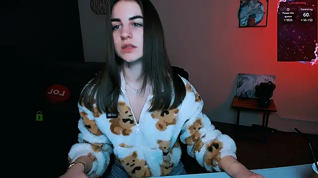 Snapshot of juli_kisss chatting on 01.28.25 juli kisss online show from 01.28.25