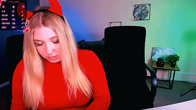 Snapshot of juli_kisss chatting on 02.08.25 juli kisss online show from 02.08.25