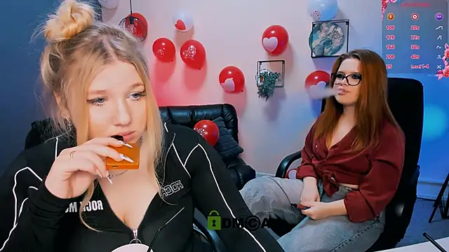 Snapshot of juli_kisss chatting on 02.17.25 juli kisss online show from 02.17.25