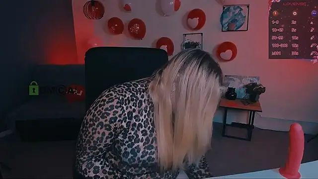 Snapshot of juli_kisss chatting on 02.21.25 juli kisss online show from 02.21.25