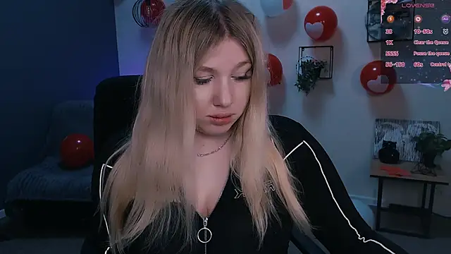 Snapshot of juli_kisss chatting on 02.24.25 juli kisss online show from 02.24.25