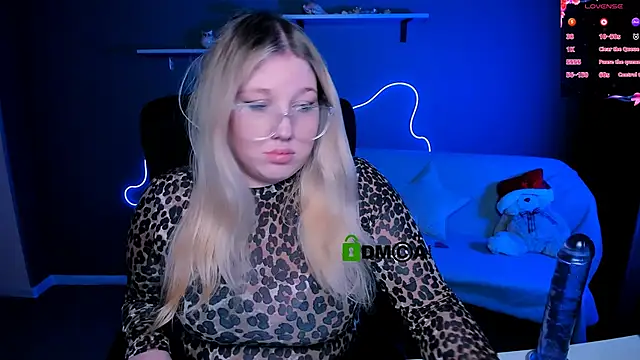 Snapshot of juli_kisss chatting on 03.04.25 juli kisss online show from 03.04.25