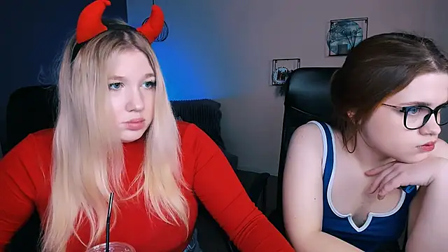 Snapshot of juli_kisss chatting on 03.16.25 juli kisss online show from 03.16.25