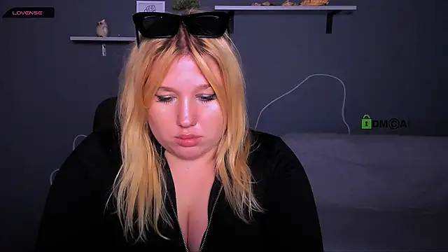 Snapshot of juli_kisss chatting on 10.04.25 juli kisss online show from 10.04.25