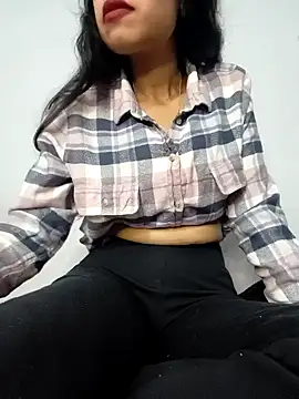 Snapshot of catreena chatting on 12.23.24 catreena online show from 12.23.24