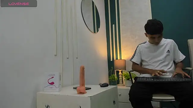 Snapshot of Austin_Cardieff chatting on 12.27.24 Austin Cardieff online show from 12.27.24