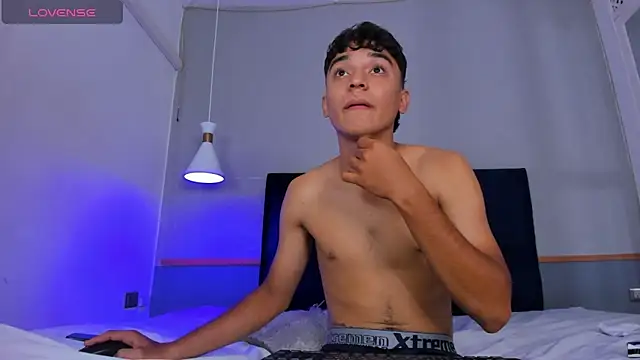 Snapshot of Austin_Cardieff chatting on 12.28.24 Austin Cardieff online show from 12.28.24