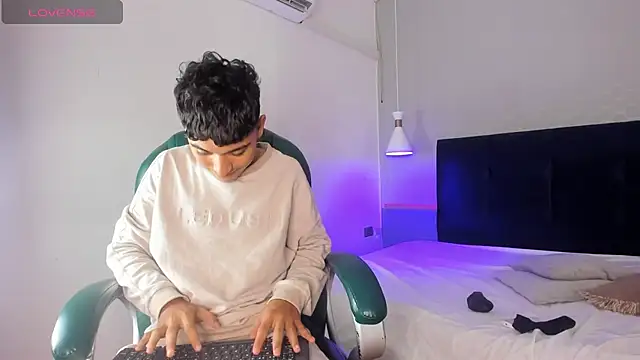 Snapshot of Austin_Cardieff chatting on 01.24.25 Austin Cardieff online show from 01.24.25