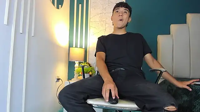 Snapshot of Austin_Cardieff chatting on 02.06.25 Austin Cardieff online show from 02.06.25