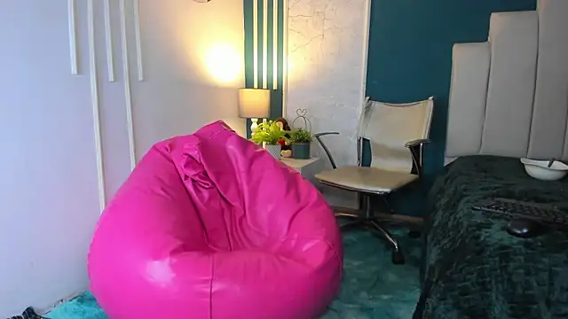 Snapshot of Austin_Cardieff chatting on 02.06.25 Austin Cardieff online show from 02.06.25