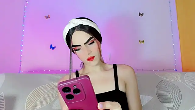 Snapshot of TatiGil chatting on 06.20.26 TatiGil online show from 06.20.26