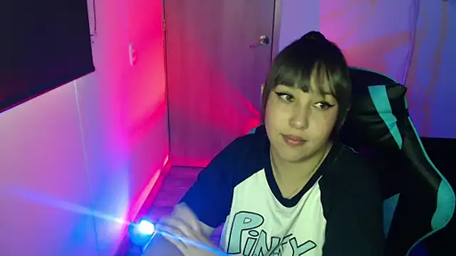 Snapshot of Skarlet_Adams28 chatting on 04.16.26 Skarlet Adams28 online show from 04.16.26