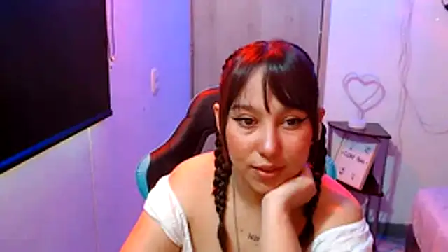 Snapshot of Skarlet_Adams28 chatting on 05.12.26 Skarlet Adams28 online show from 05.12.26