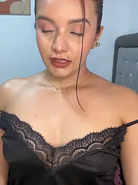 Snapshot of Melanyprada chatting on 05.27.26 Melanyprada online show from 05.27.26