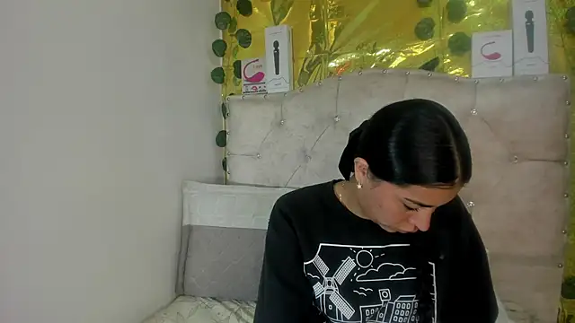 Snapshot of cristalconnorr chatting on 05.14.26 cristalconnorr online show from 05.14.26