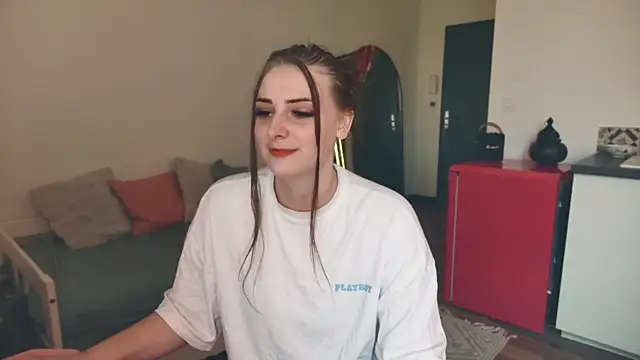 Snapshot of ce_leste__ chatting on 02.04.26 ce leste online show from 02.04.26