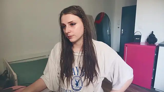 Snapshot of ce_leste__ chatting on 02.18.26 ce leste online show from 02.18.26