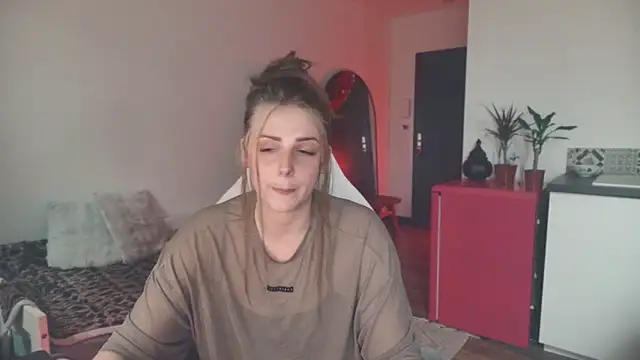 Snapshot of ce_leste__ chatting on 04.25.26 ce leste online show from 04.25.26