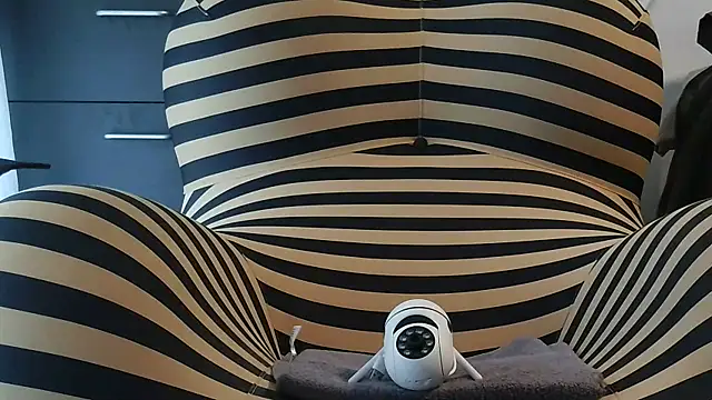 ChunkyMonkey007 online show from 01.28.25