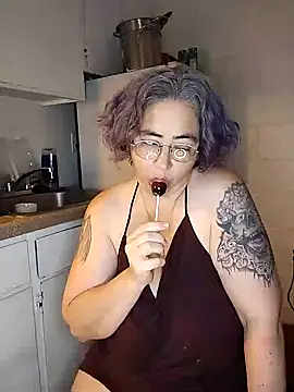 Snapshot of GraceHenderson chatting on 12.20.24 GraceHenderson online show from 12.20.24