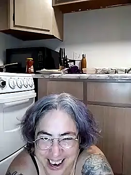 Snapshot of GraceHenderson chatting on 12.28.24 GraceHenderson online show from 12.28.24