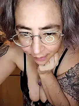 Snapshot of GraceHenderson chatting on 01.19.25 GraceHenderson online show from 01.19.25