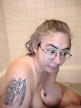 Snapshot of GraceHenderson chatting on 02.08.25 GraceHenderson online show from 02.08.25