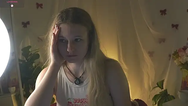 Snapshot of MaydaFoulk chatting on 05.29.26 MaydaFoulk online show from 05.29.26