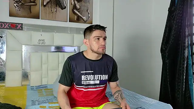 Snapshot of Sexy_Alejandro_ chatting on 12.27.24 Sexy Alejandro online show from 12.27.24