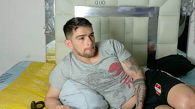 Snapshot of Sexy_Alejandro_ chatting on 12.28.24 Sexy Alejandro online show from 12.28.24