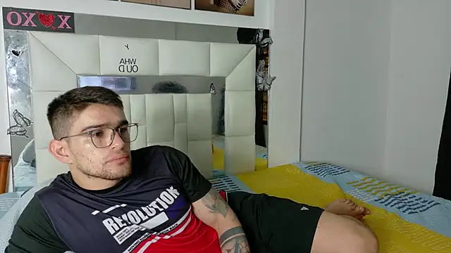 Snapshot of Sexy_Alejandro_ chatting on 01.29.25 Sexy Alejandro online show from 01.29.25
