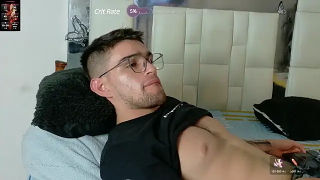 Snapshot of Sexy_Alejandro_ chatting on 02.05.25 Sexy Alejandro online show from 02.05.25