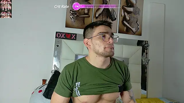 Snapshot of Sexy_Alejandro_ chatting on 02.13.25 Sexy Alejandro online show from 02.13.25