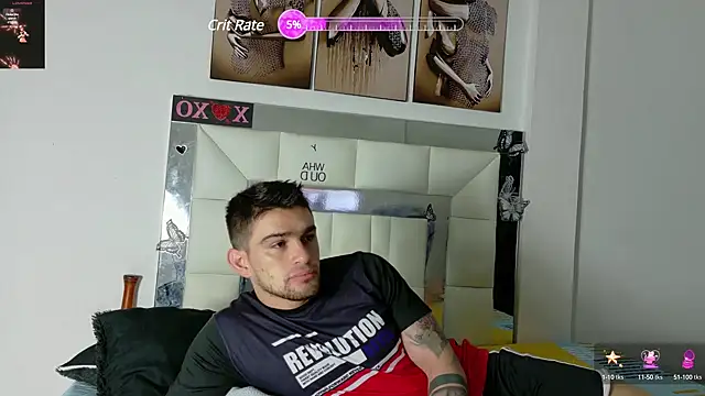 Snapshot of Sexy_Alejandro_ chatting on 02.14.25 Sexy Alejandro online show from 02.14.25