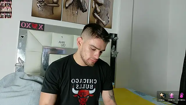 Snapshot of Sexy_Alejandro_ chatting on 02.15.25 Sexy Alejandro online show from 02.15.25